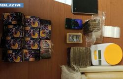 Roma, base dello spaccio in appartamento: sequestrati oltre 2 kg di droga, tre arresti