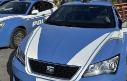 Ostia, lite tra coinquilini finisce nel sangue: accoltellato in strada, un arresto