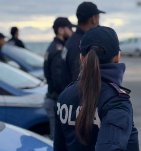 Ostia, la spesa “stupefacente”: esce dalla rosticceria con hashish e marijuana Ostia, la spesa “stupefacente”: esce dalla rosticceria con hashish e marijuana