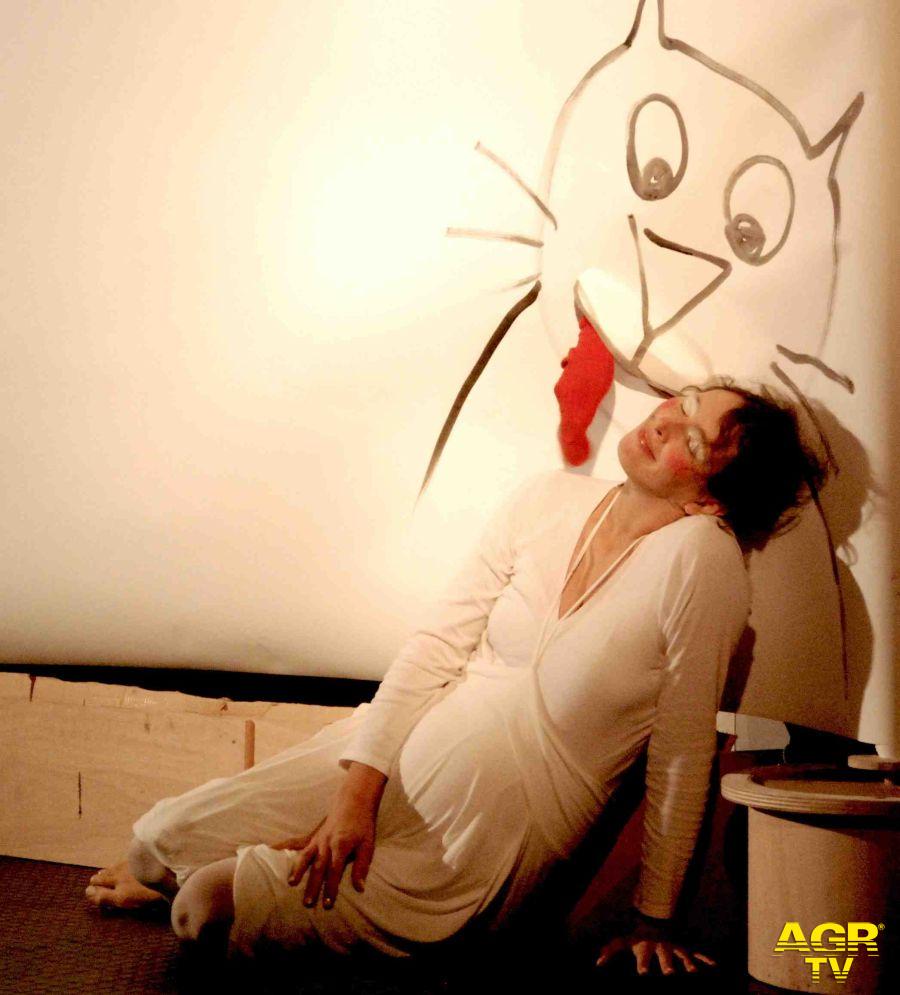 Mamma gatta - Soledad Nicolazzi foto da comunicato stampa Fabiana Manuelli Mamma gatta - Soledad Nicolazzi foto da comunicato stampa Fabiana Manuelli