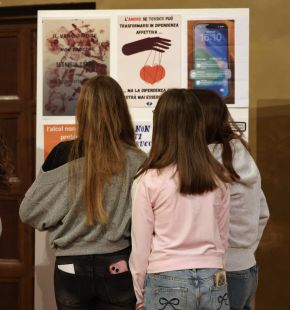 Roma, la Polizia indica...Scegli la strada giusta, evento finale del progetto sicurezza nelle scuole della Capitale Roma, la Polizia indica...Scegli la strada giusta, evento finale del progetto sicurezza nelle scuole della Capitale