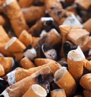 Ostia, non si fuma in spiaggia, via libera della Commissione Ambiente del Campidoglio Ostia, non si fuma in spiaggia, via libera della Commissione Ambiente del Campidoglio