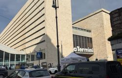 Roma, blitz interforze a Termini per la sicurezza ed il decoro, 2 arresti e sanzioni agli esercizi commerciali