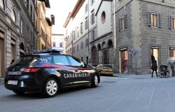 Firenze, ruba una birra e aggredisce la direttrice del supermercato, arrestato dai Carabinieri