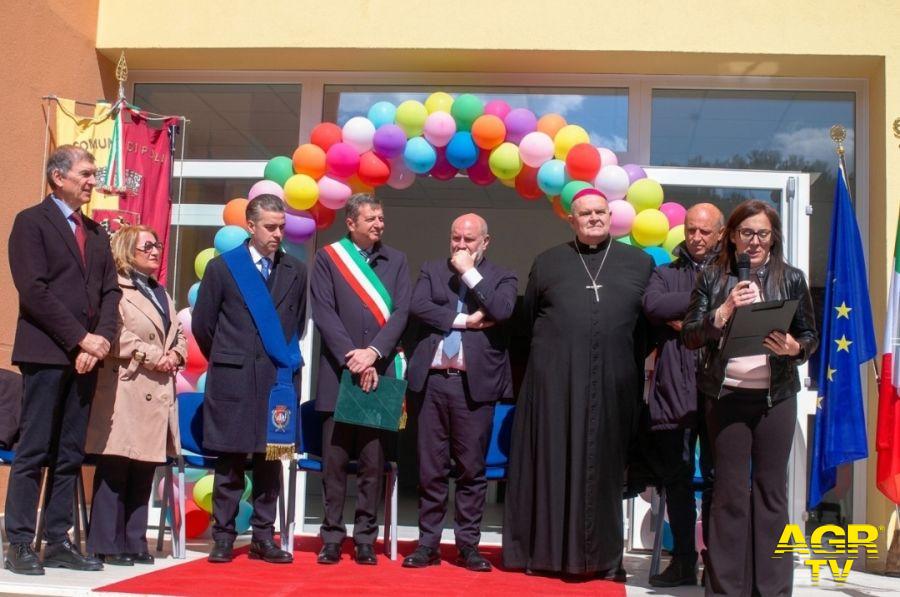 Poli inaugura la nuova scuola - foto da comunicato stampa