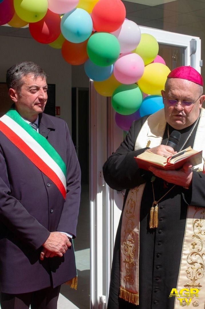 Poli inaugura la nuova scuola - foto da comunicato stampa