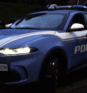 Casalbruciato, geloso per una foto pubblicata sui social, la ferisce con un coltello e la rapina dei suoi stessi regali Casalbruciato, geloso per una foto pubblicata sui social, la ferisce con un coltello e la rapina dei suoi stessi regali