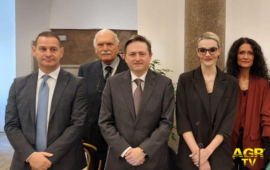 Nella foto da sin.: DANIELE_PARRUCCI,_GIAMPIERO_CARDILLO,_EZIO_BONANNI,_ELISA_MARIANI,_PAOLA_VEGLIANTEI foto da comunicato stampa Nella foto da sin.: DANIELE_PARRUCCI,_GIAMPIERO_CARDILLO,_EZIO_BONANNI,_ELISA_MARIANI,_PAOLA_VEGLIANTEI foto da comunicato stampa