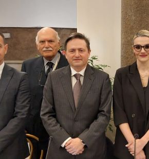 Amianto nelle scuole di Roma, ONA lancia l'allarme: a rischio anche gli operai che eseguono i lavori Amianto nelle scuole di Roma, ONA lancia l'allarme: a rischio anche gli operai che eseguono i lavori