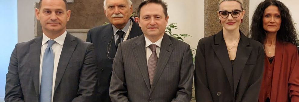 Amianto nelle scuole di Roma, ONA lancia l'allarme: a rischio anche gli operai che eseguono i lavori Amianto nelle scuole di Roma, ONA lancia l'allarme: a rischio anche gli operai che eseguono i lavori