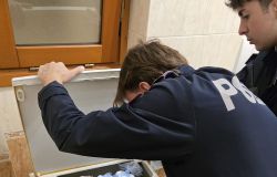 Polizia sequestrato 1 kg. cocaina nascosto in una lavatrice