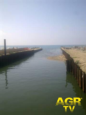 Ostia, canale dei pescatori insabbiato perennemente Ostia, canale dei pescatori insabbiato perennemente