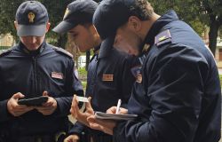 Roma, furti seriali ed aggressioni, retata della Polizia: 14 arresti