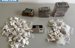 Roma, in manette padre e figlio per spaccio, il padre rimediava i clienti, il figlio cedeva la droga