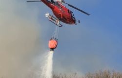 Incendio Laveno Mombello oggi: Canadair e elicotteri, situazione sotto controllo - PH Credits ©Alessandro Contaldo