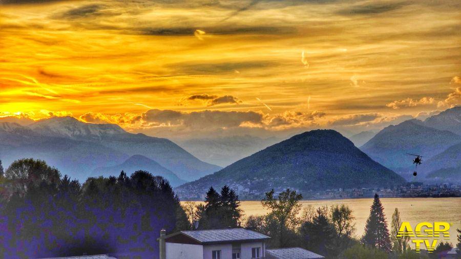 Incendio Laveno Mombello oggi: Canadair e elicotteri, situazione sotto controllo - PH Credits ©Alessandro Contaldo