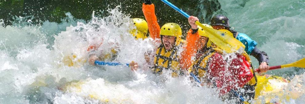 Rafting, il 1° maggio riparte la stagione, tra adrenalina, natura e grandi esperienze Rafting, il 1° maggio riparte la stagione, tra adrenalina, natura e grandi esperienze