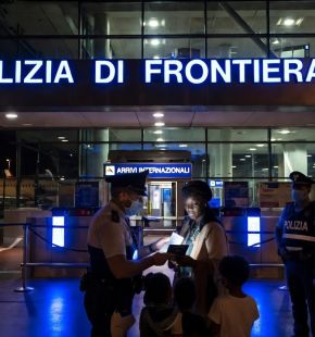 Fiumicino, tre minori con visti falsi: arrestata donna per traffico di migranti Fiumicino, tre minori con visti falsi: arrestata donna per traffico di migranti