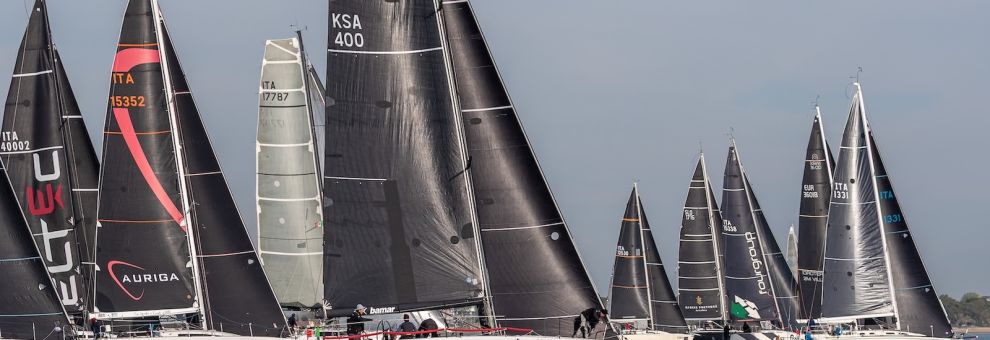 Vela, spettacolare partenza per La Ottanta, oltre 70 imbarcazioni in gara Vela, spettacolare partenza per La Ottanta, oltre 70 imbarcazioni in gara