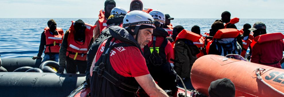 Migranti, sbarcati a La Spezia 71 naufraghi: “Segni di torture e violenze” Migranti, sbarcati a La Spezia 71 naufraghi: “Segni di torture e violenze”