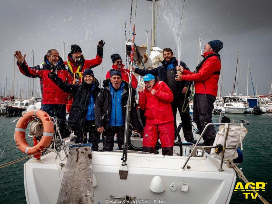 vela, riva di traiano equipaggio vincitore foto da comunicato stampa roma per due vela, riva di traiano equipaggio vincitore foto da comunicato stampa roma per due