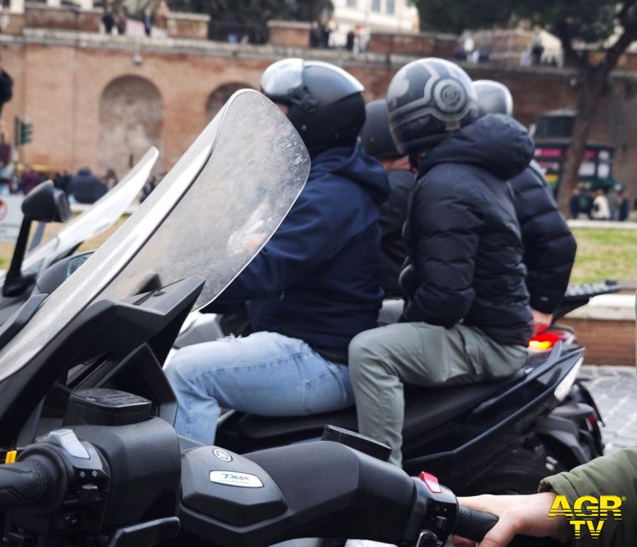 Polizia i Falchi della squadra mobile in azione Polizia i Falchi della squadra mobile in azione