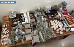 Roma Ponte di Nona, blitz nel condominio della droga, oltre 12 kg. di stupefacente sequestrato, due arresti