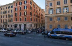 Polizia le operazioni di sgombero via Macao