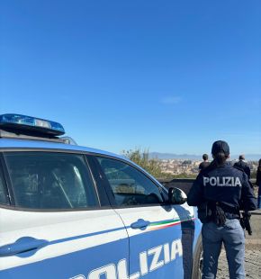 Roma, sequestrano in casa un uomo accusandolo di aver rubato un furgone, ma è un bluff....due arresti