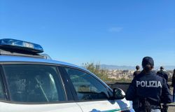 Roma, sequestrano in casa un uomo accusandolo di aver rubato un furgone, ma è un bluff....due arresti