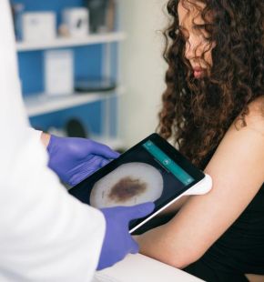 Melanoma day, MedEA lancia l'allarme: una diagnosi su tre riguarda i nei