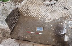 Tivoli_ Santuario di Ercole  la scritta basilica emersa dagli scavi