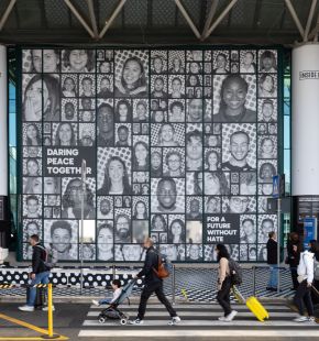 Aeroporto di Fiumicino, una grande installazione fotografica per la pace accoglierà i passeggeri al terminal 1