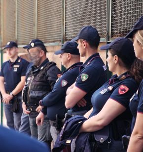 Roma, quartiere Aurelio, operazione ad alto impatto sotto la regia della Polizia, 2 arresti, sequestrati 25 kg. di prodotti scaduti