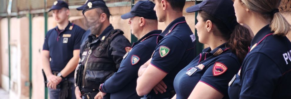 Roma, quartiere Aurelio, operazione ad alto impatto sotto la regia della Polizia, 2 arresti, sequestrati 25 kg. di prodotti scaduti