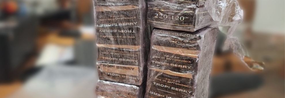 Roma, viaggiava con 3 kg. di hashish nascosto nella spesa per bevande calde, in manette 26enne peruviano