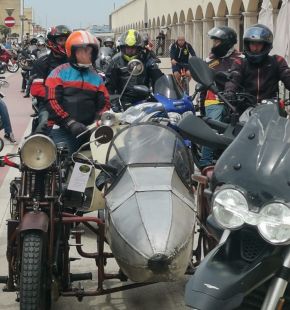Ostia, rombo di motori al Porto turistico con il motoraduno Città di Roma della Moto Guzzi