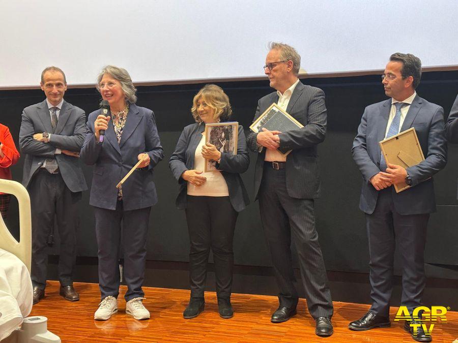 Da_sx_(Dott._Carlo_Fornaio,_Marina_Morra_di_Medicinema,_Laura_delli_Colli,_Francesco_Bruni_e_Direttore_Generale_del_Gemelli_dott._Daniele_Piacentini) foto comunicato stampa