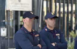 Roma, la Polizia tra i pusher, 7 arresti, segnalato consumatore 80enne