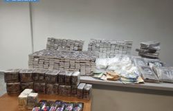 Roma, colpo grosso della Polizia sul litorale, 150 kg. di droga sequestrata in un  magazzino, due arresti
