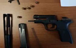 Roma, andava in giro con una pistola nella cintura in un condominio di edilizia popolare al Tufello, bloccato dalla Polizia