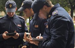 Roma, dallo shopping in squadra alle rapine flash, giro di vite della Polizia: 11 arresti