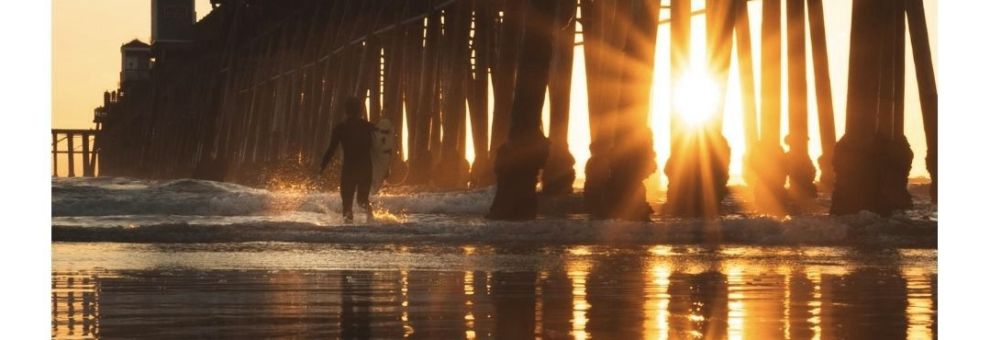 Ostia, la mostra di Juri Valenti: Tra le onde della California al Mondiali di Parasurf al Pub Freakout