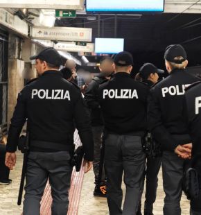 Roma, droga e refurtiva nascosta nei condotti di aerazione della metropolitana, borseggi e spaccio, 5 arresti
