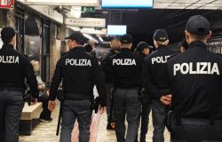 Roma, droga e refurtiva nascosta nei condotti di aerazione della metropolitana, borseggi e spaccio, 5 arresti