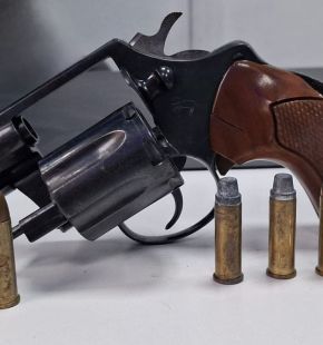 Roma Tor Bella Monaca, mascherato tenta una rapina impugnando la pistola, la vittima reagisce e lo mette in fuga, arrestato