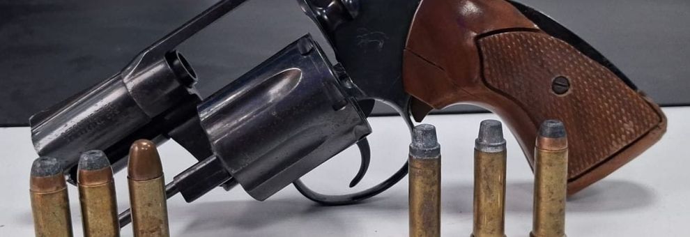 Roma Tor Bella Monaca, mascherato tenta una rapina impugnando la pistola, la vittima reagisce e lo mette in fuga, arrestato
