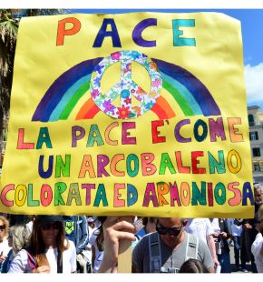 Ostia, tutti insieme per la pace: studenti, genitori ed insegnanti, a piazza Anco Marzio la festa
