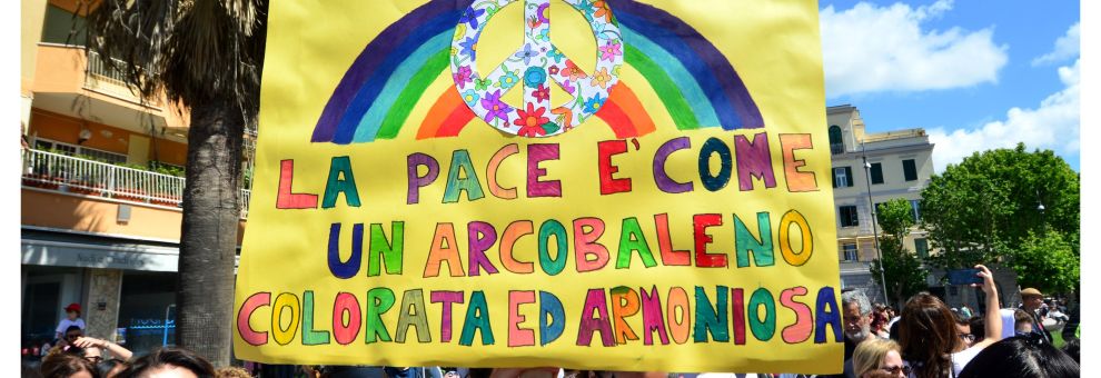 Ostia, tutti insieme per la pace: studenti, genitori ed insegnanti, a piazza Anco Marzio la festa