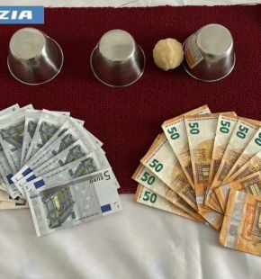 Roma, truffa delle Tre campanelle, finte vincite, pali e turisti adescati,1 arresto e 40 denunce Roma, truffa delle Tre campanelle, finte vincite, pali e turisti adescati,1 arresto e 40 denunce